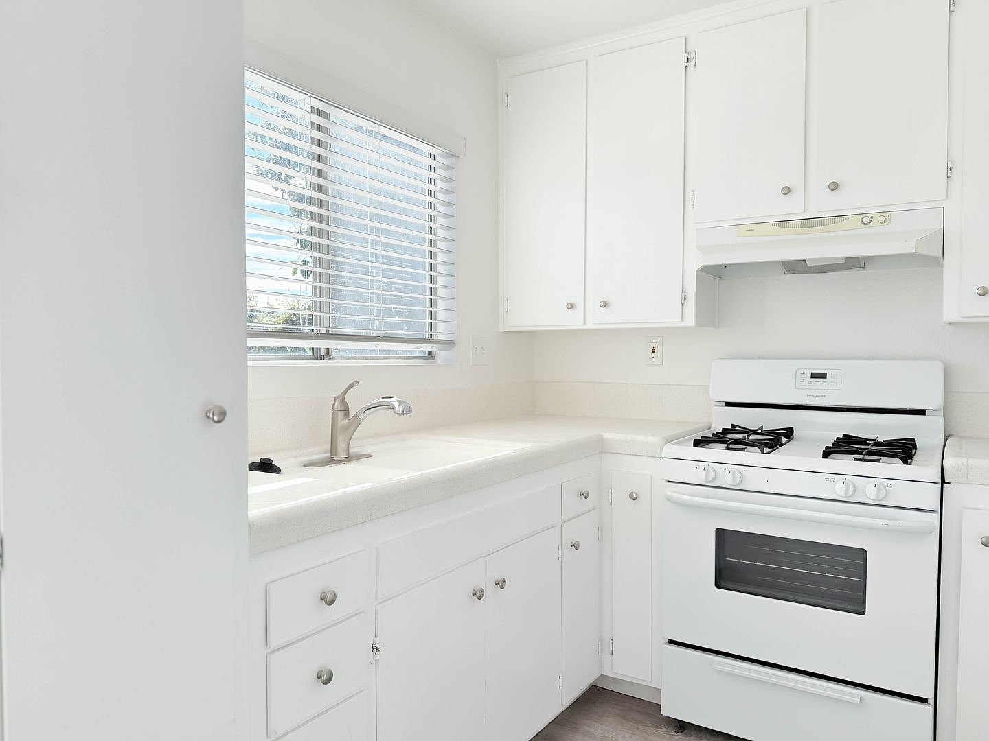 1 beds  1.0 baths photo 2