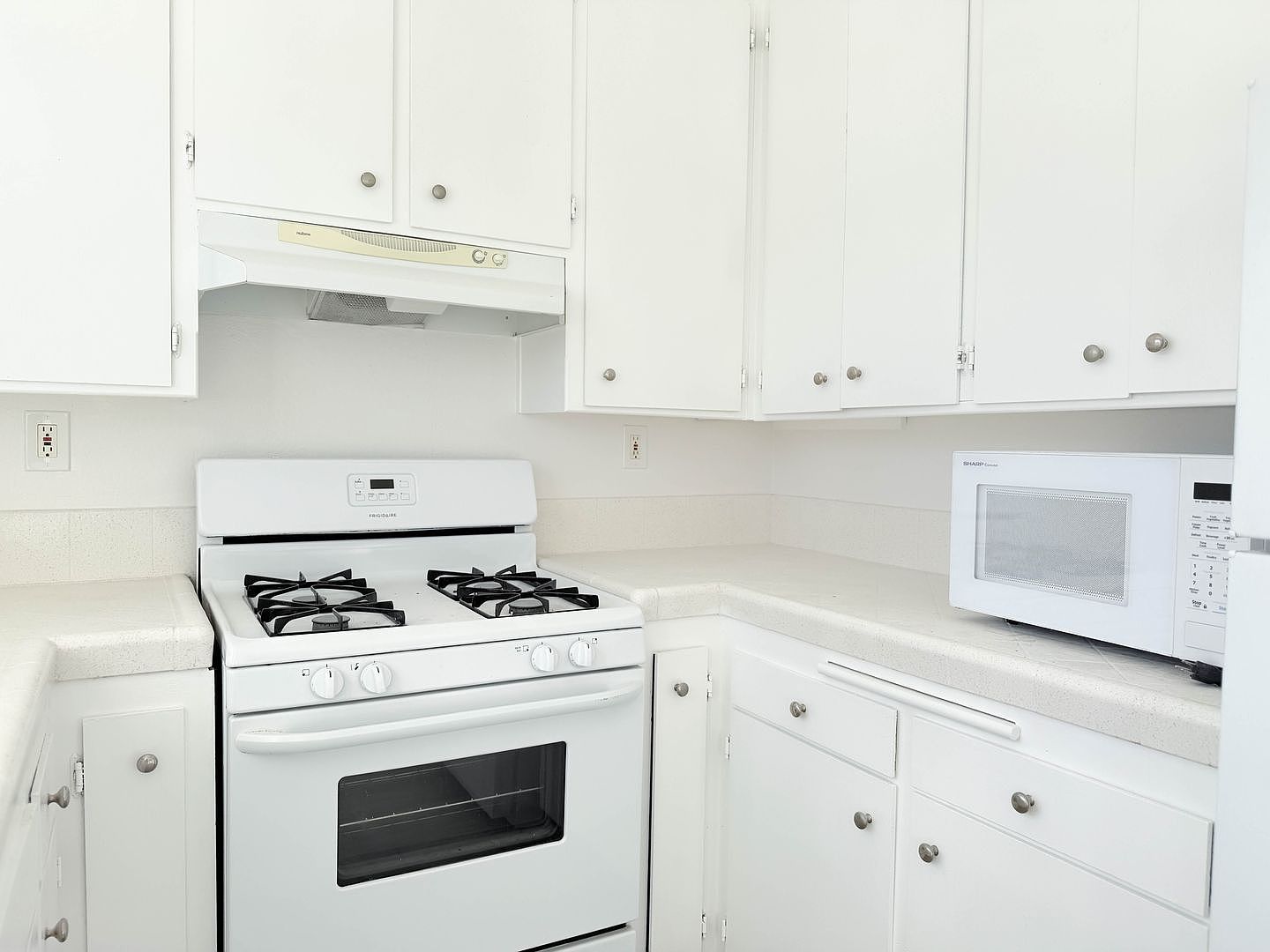 1 beds  1.0 baths photo 3