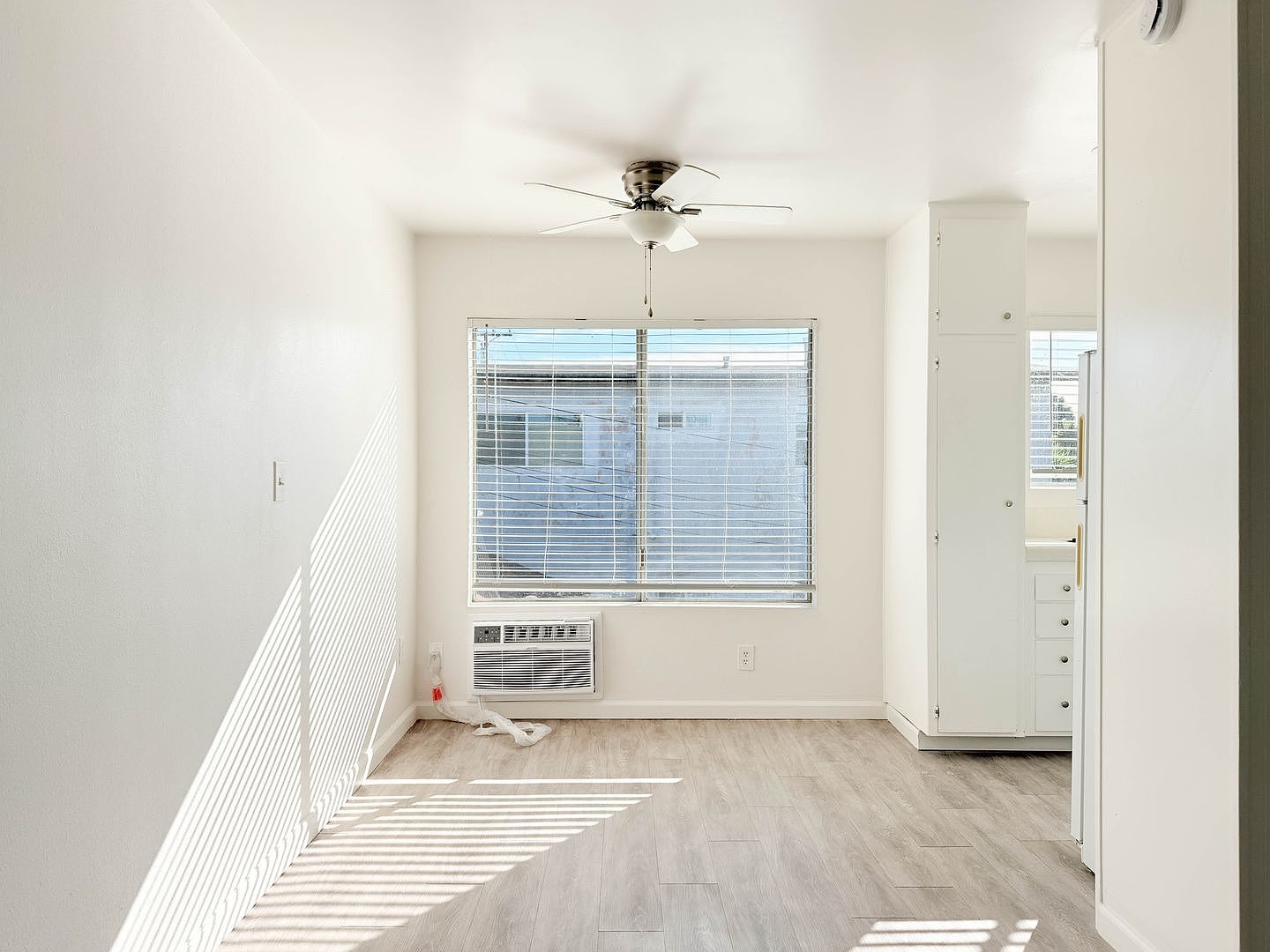 1 beds  1.0 baths photo 4