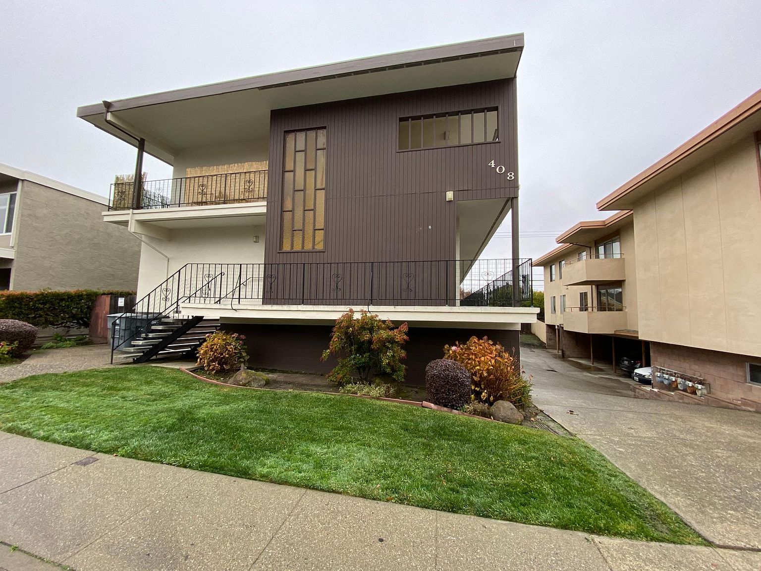 408 Richmond Dr photo 3