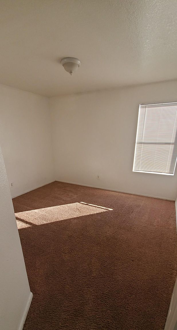 417 N Loma Vis photo 5