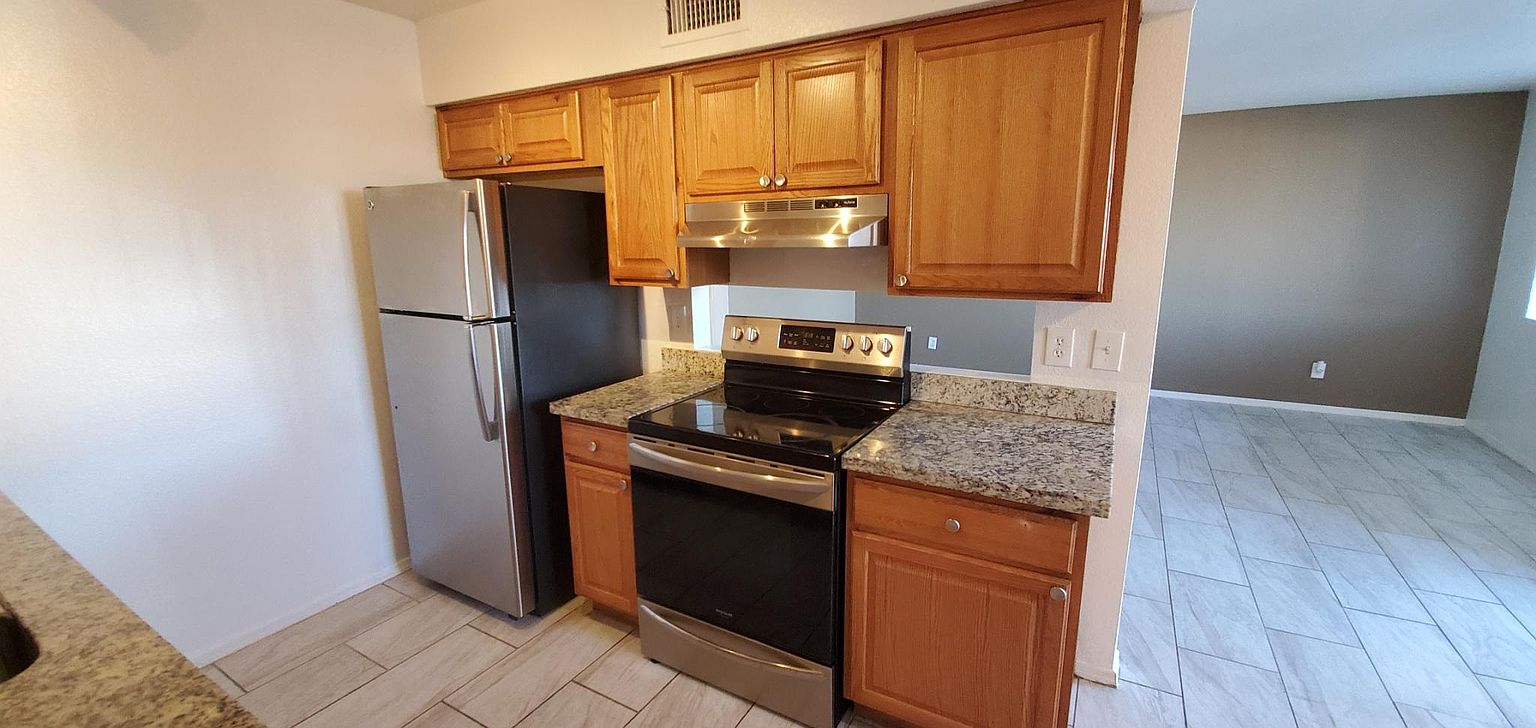 417 N Loma Vis photo 2
