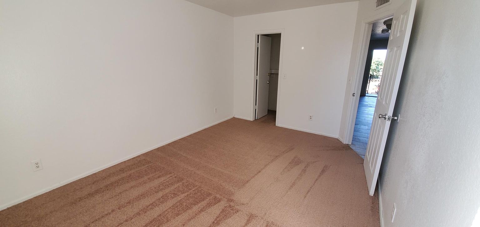 417 N Loma Vis photo 4