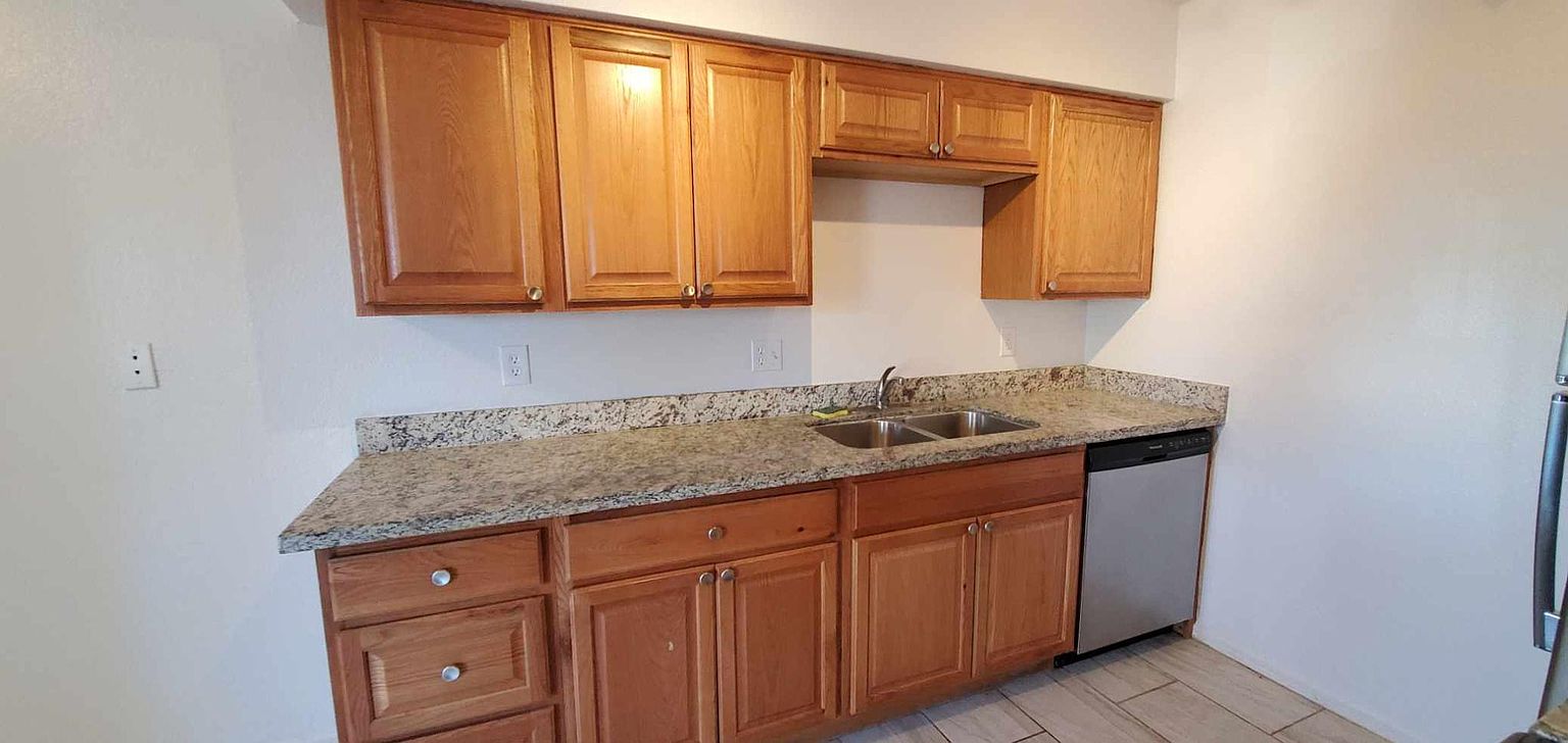 417 N Loma Vis photo 3