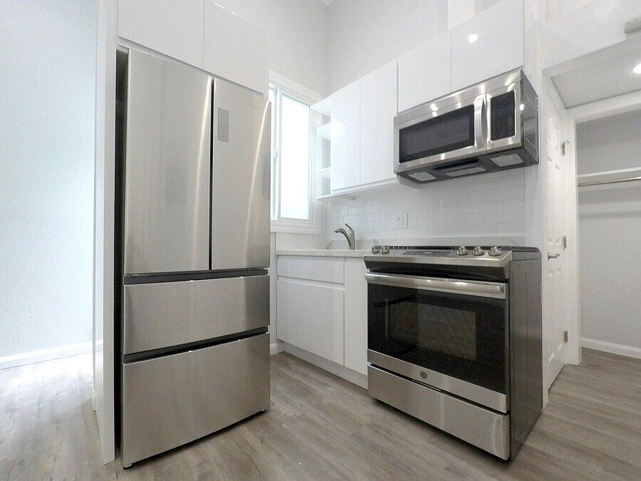 Apartments on 7th St · Oakland photo 3