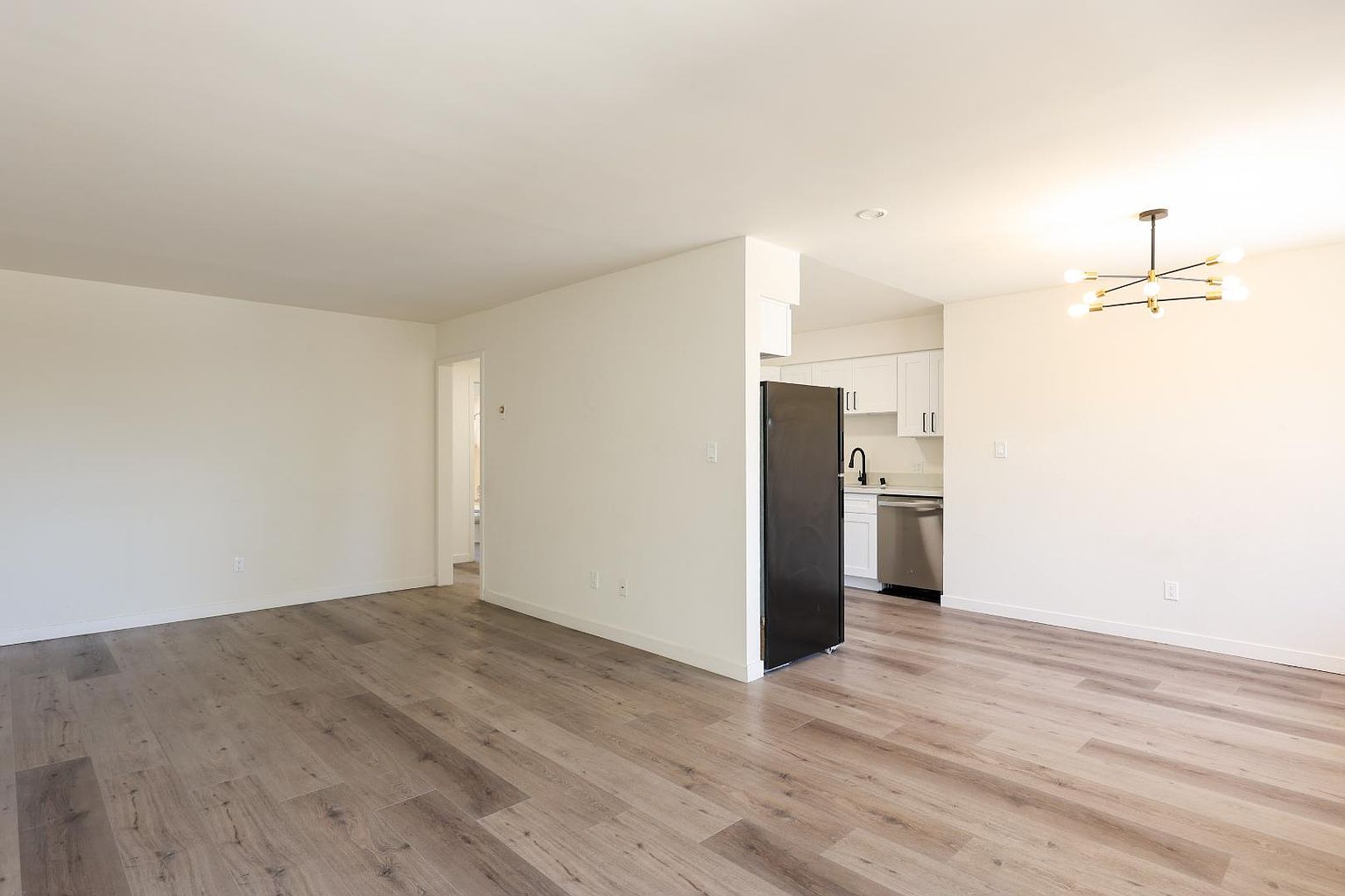 471 4th Ave photo 4