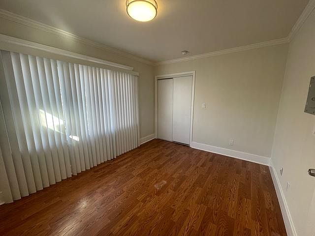 410 Maple Ave photo 2