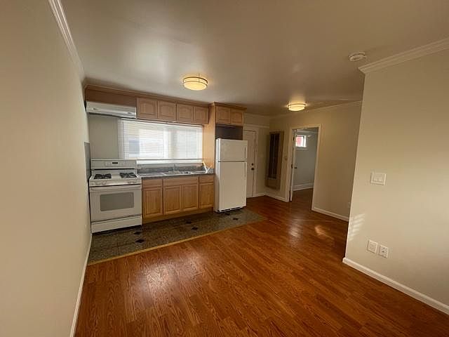 410 Maple Ave photo 5