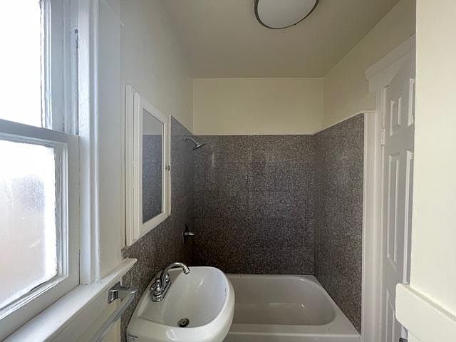 410 Maple Ave photo 3