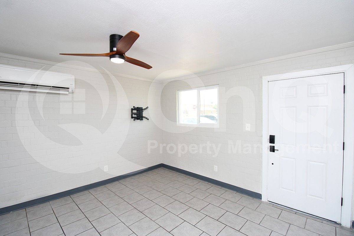 1103 W Sherman St photo 2