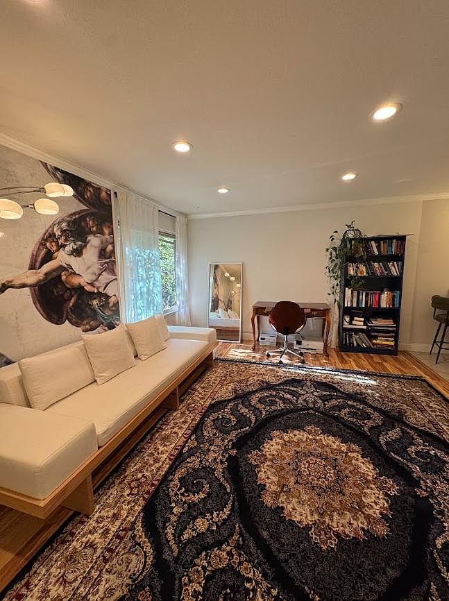331 Poe St photo 2