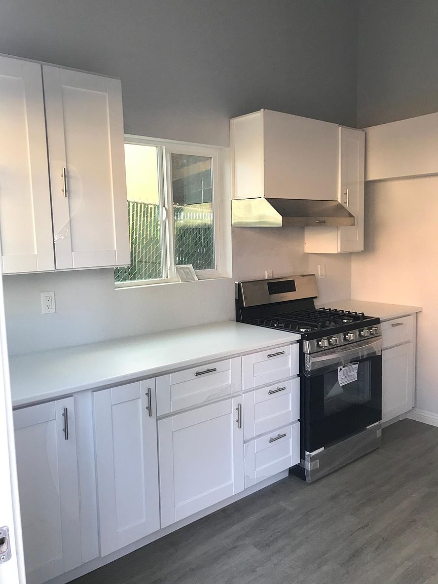 802 E Alvarado St photo 2