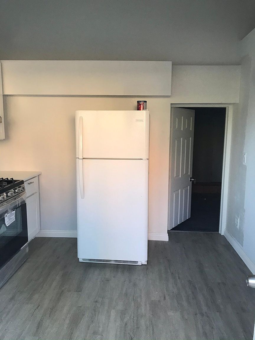 802 E Alvarado St photo 3