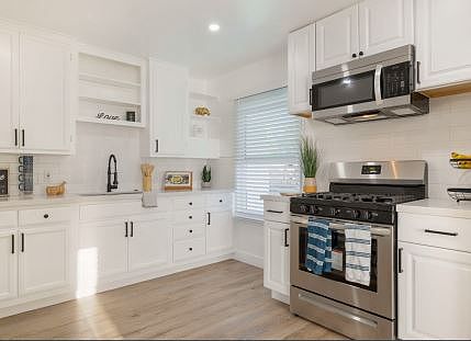 81 Oaklawn Ave photo 5