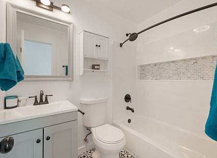 81 Oaklawn Ave photo 3