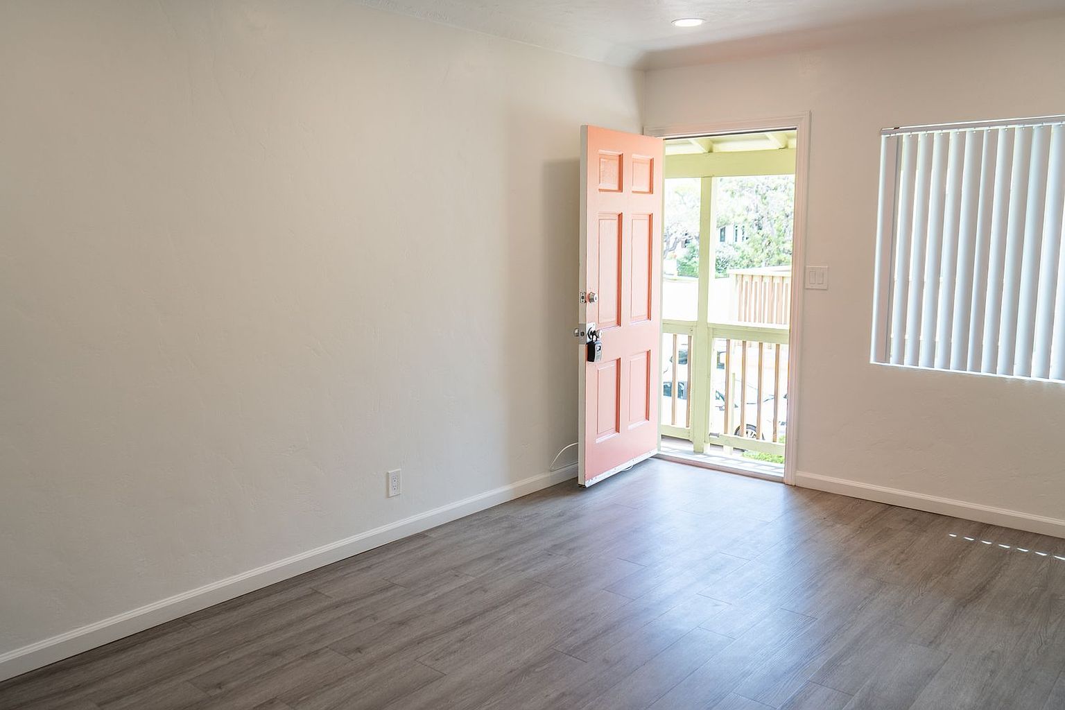 814 4th St photo 3