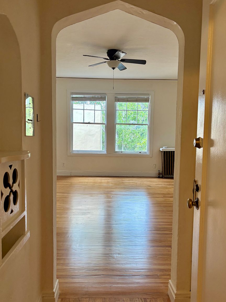 1143 McKinley Ave photo 3