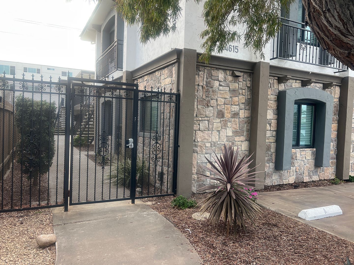 1 beds  1.0 baths (609 sqft) photo 3