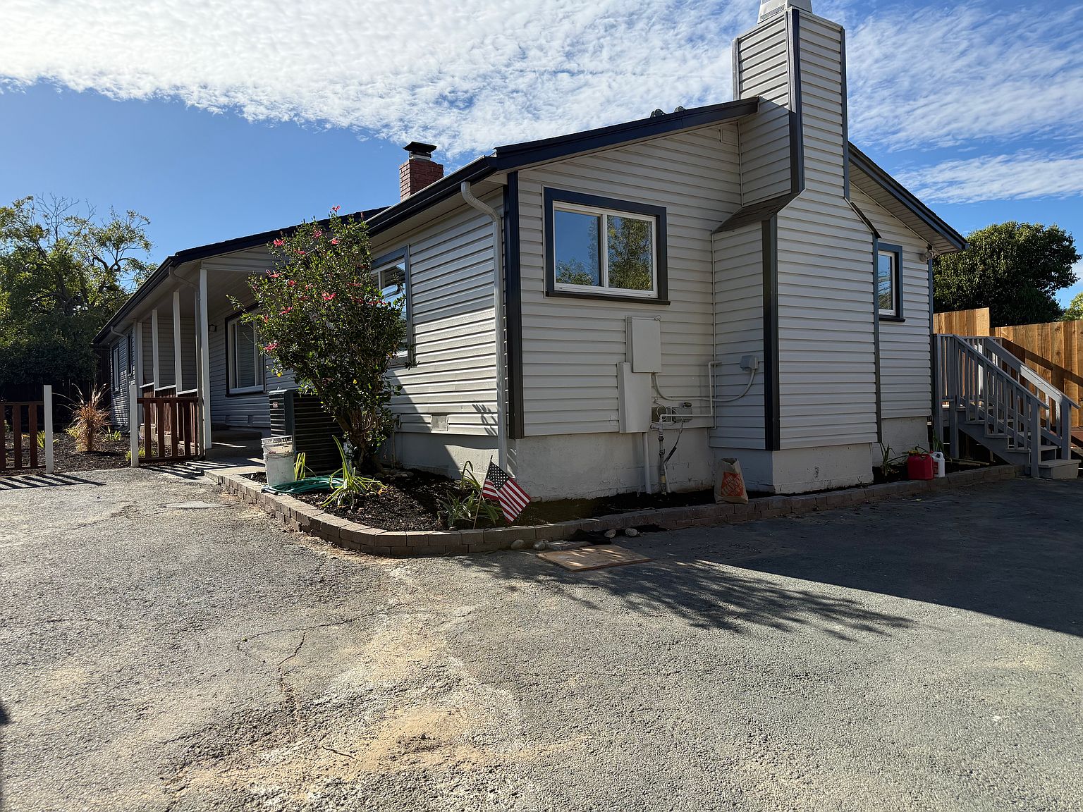 4552 Blum Rd photo 2