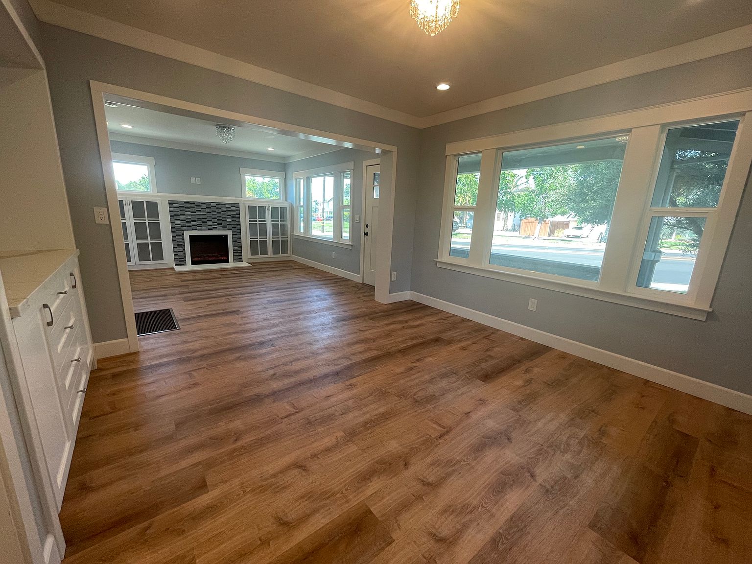 2593 East Ave photo 4
