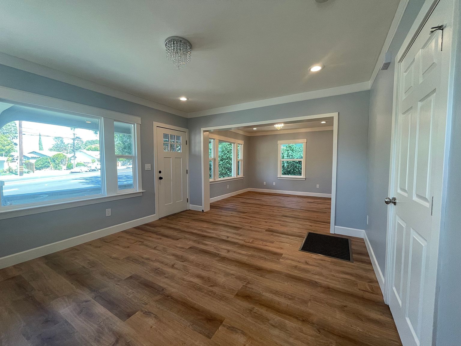 2593 East Ave photo 5