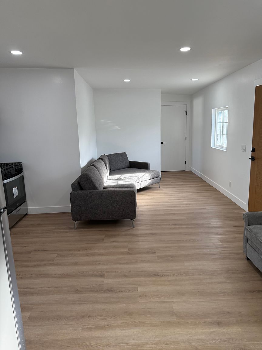 2181 Franklin Ave photo 5