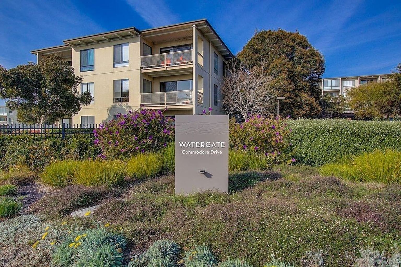6 Commodore Dr Emeryville, CA 94608 photo 2