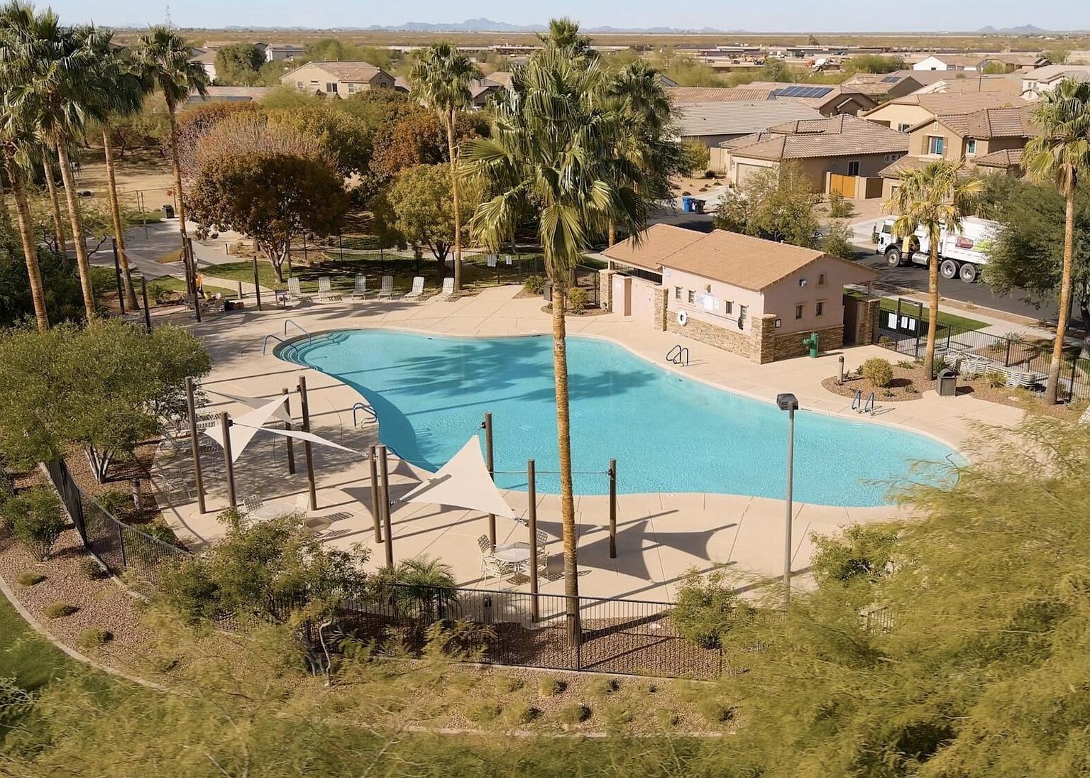 17736 W Pinnacle Vista Dr Surprise, AZ 85387 photo 4