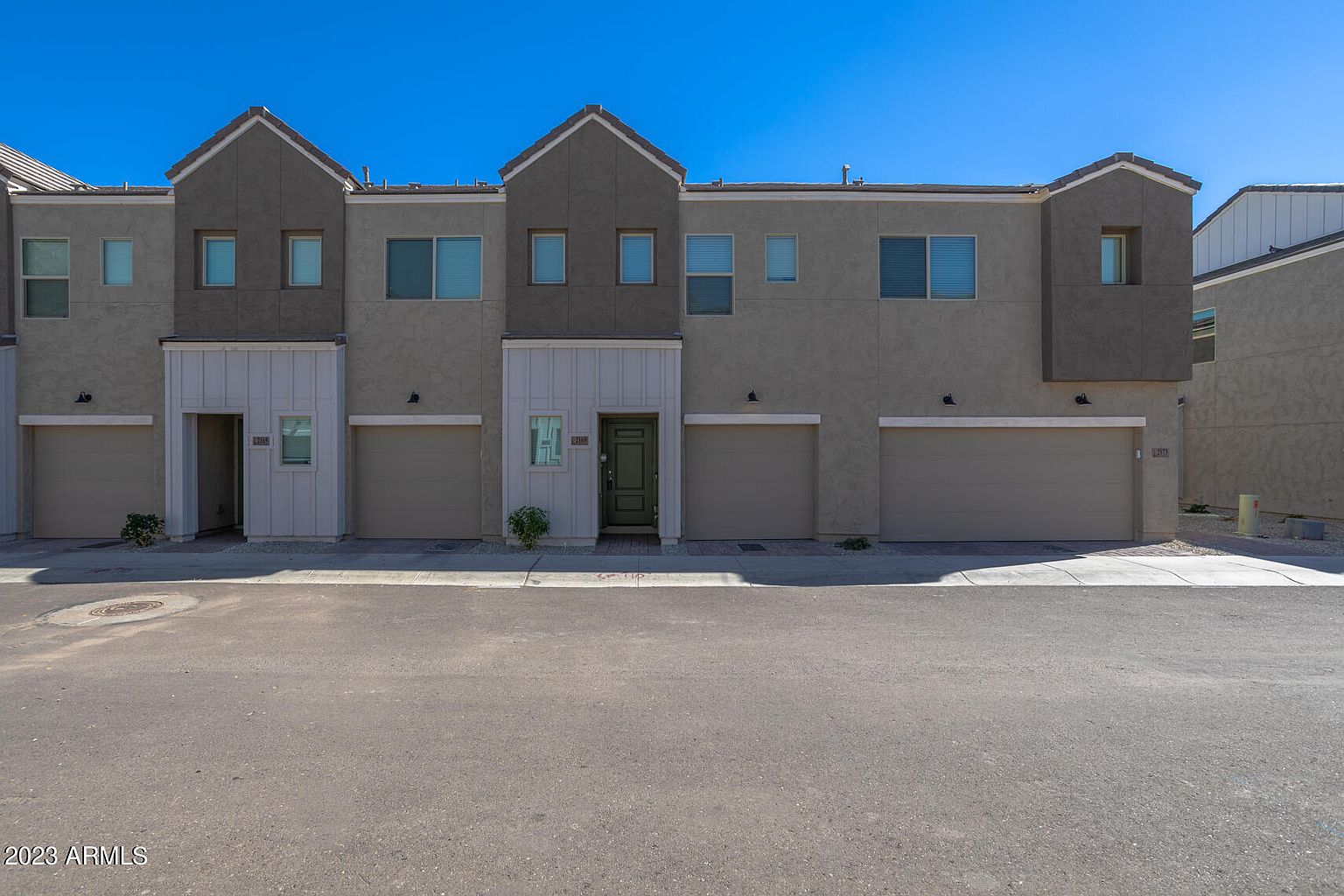 2169 W Harmont Dr photo 4