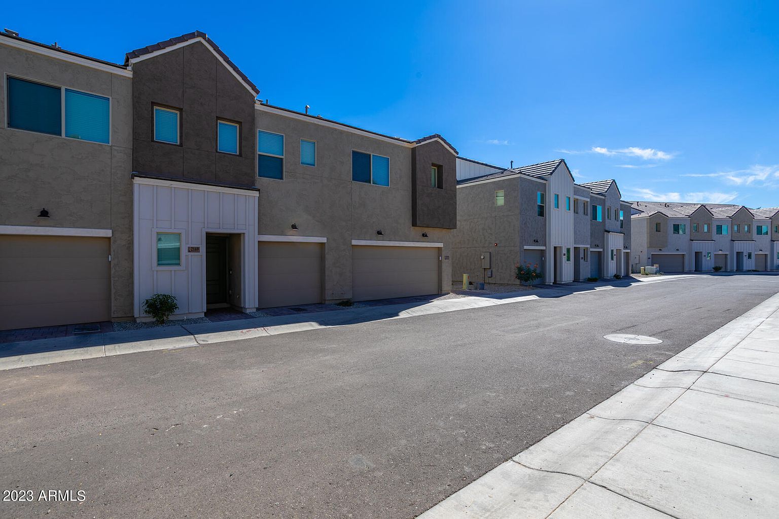 2169 W Harmont Dr