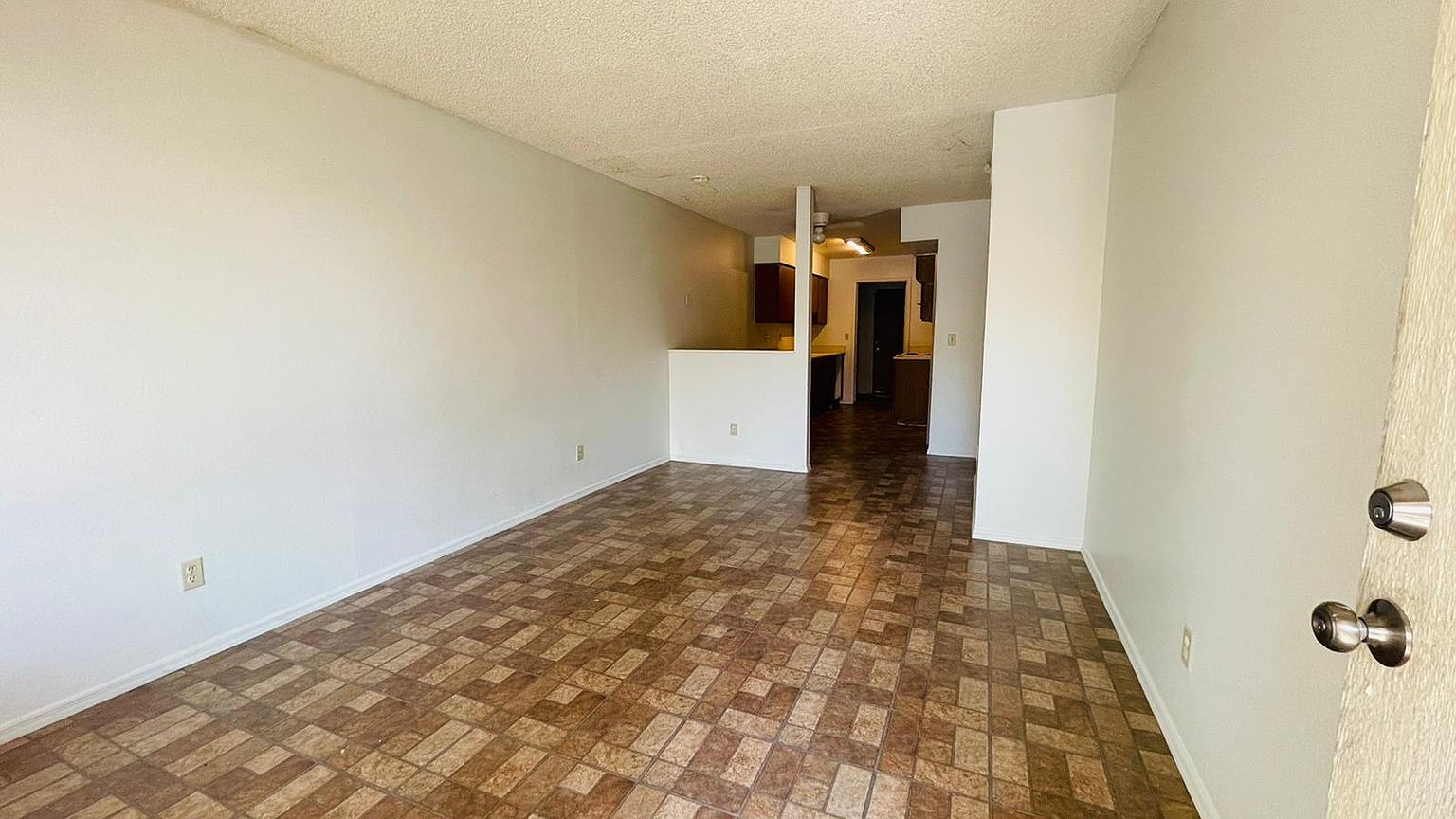 2829 E Capri Cir photo 5