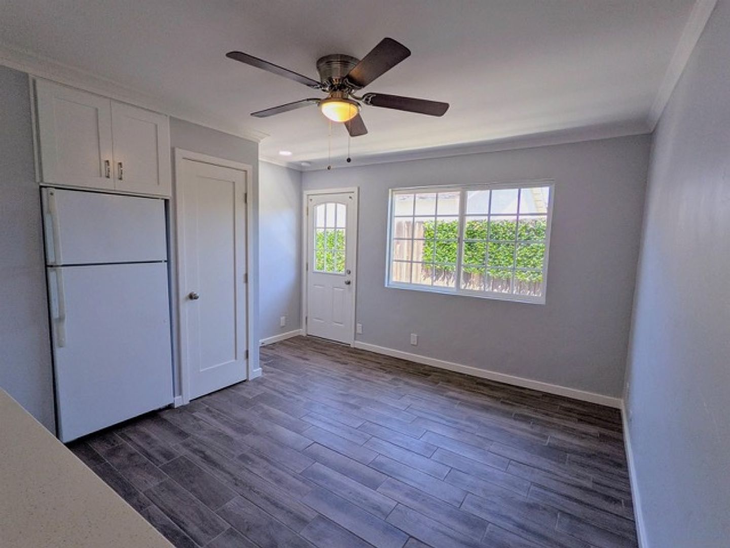 10977 Bali Ln Studio B photo 2