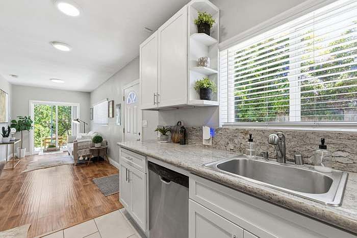 21184A Ocean View Dr photo 2