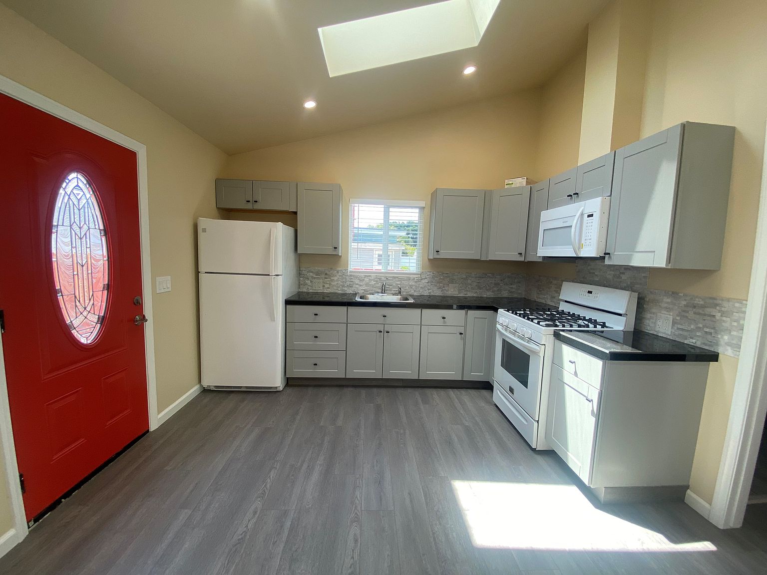 618 Guava Ave photo 2