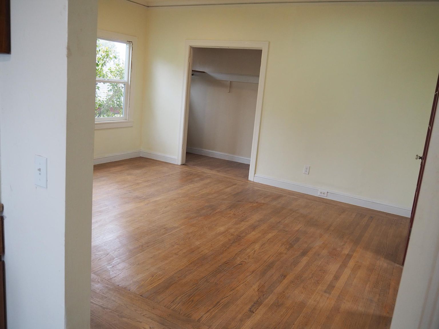 3844 Clarke St photo 4