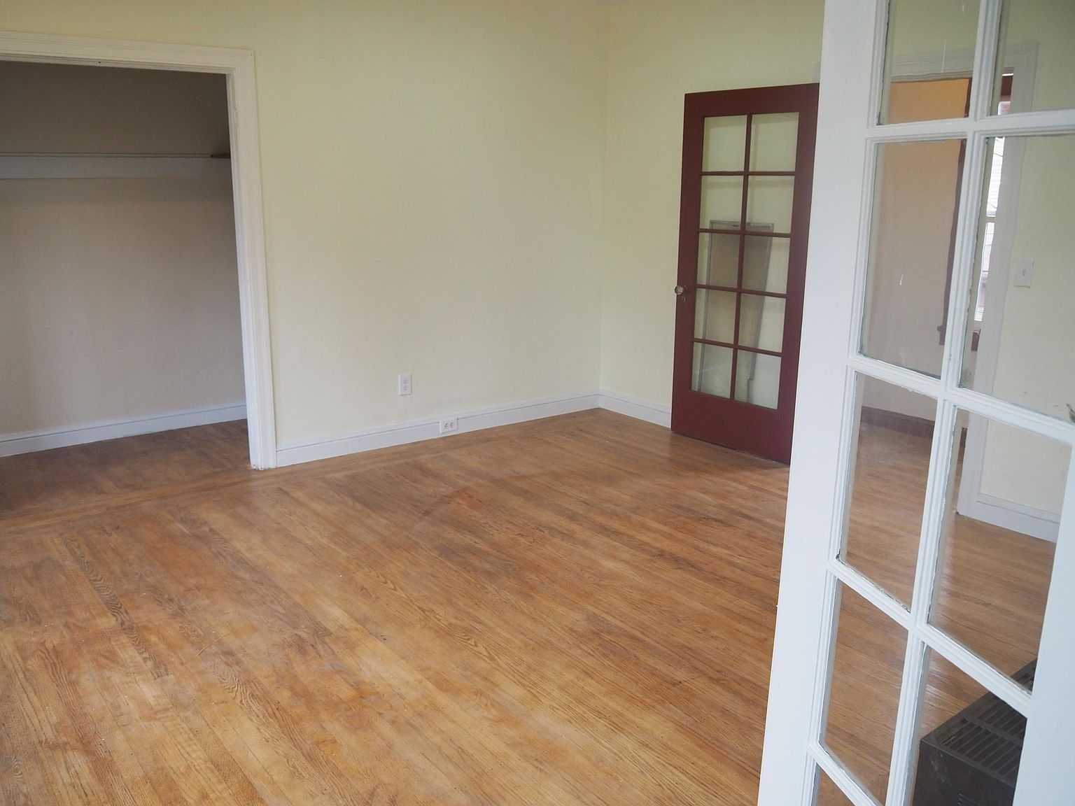 3844 Clarke St photo 2