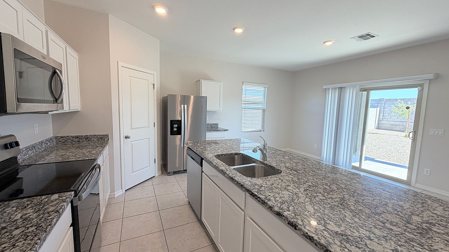 6555 W Magdalena Ln photo 5