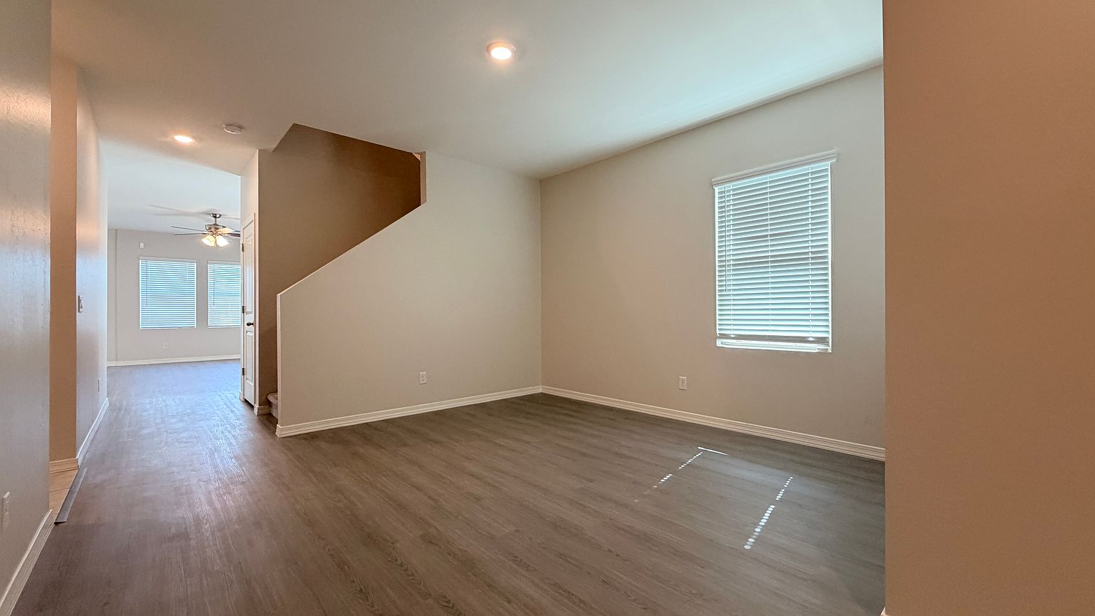 6555 W Magdalena Ln photo 3