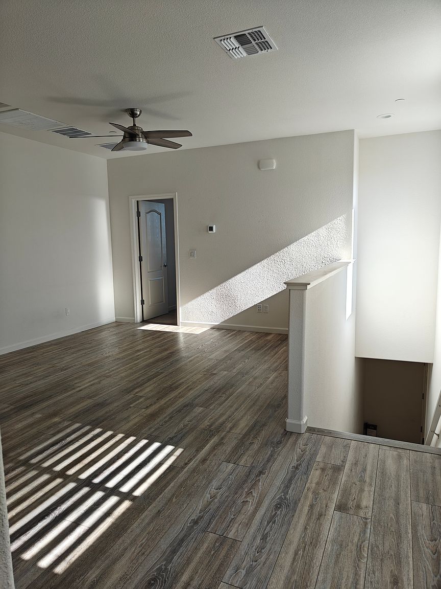288 E Taube St photo 3