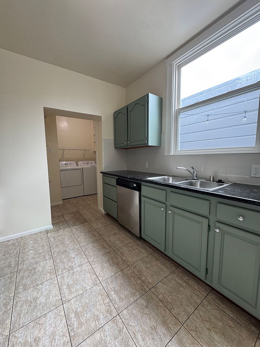 3BR/2BA Flat on 12th Ave · San Francisco photo 2