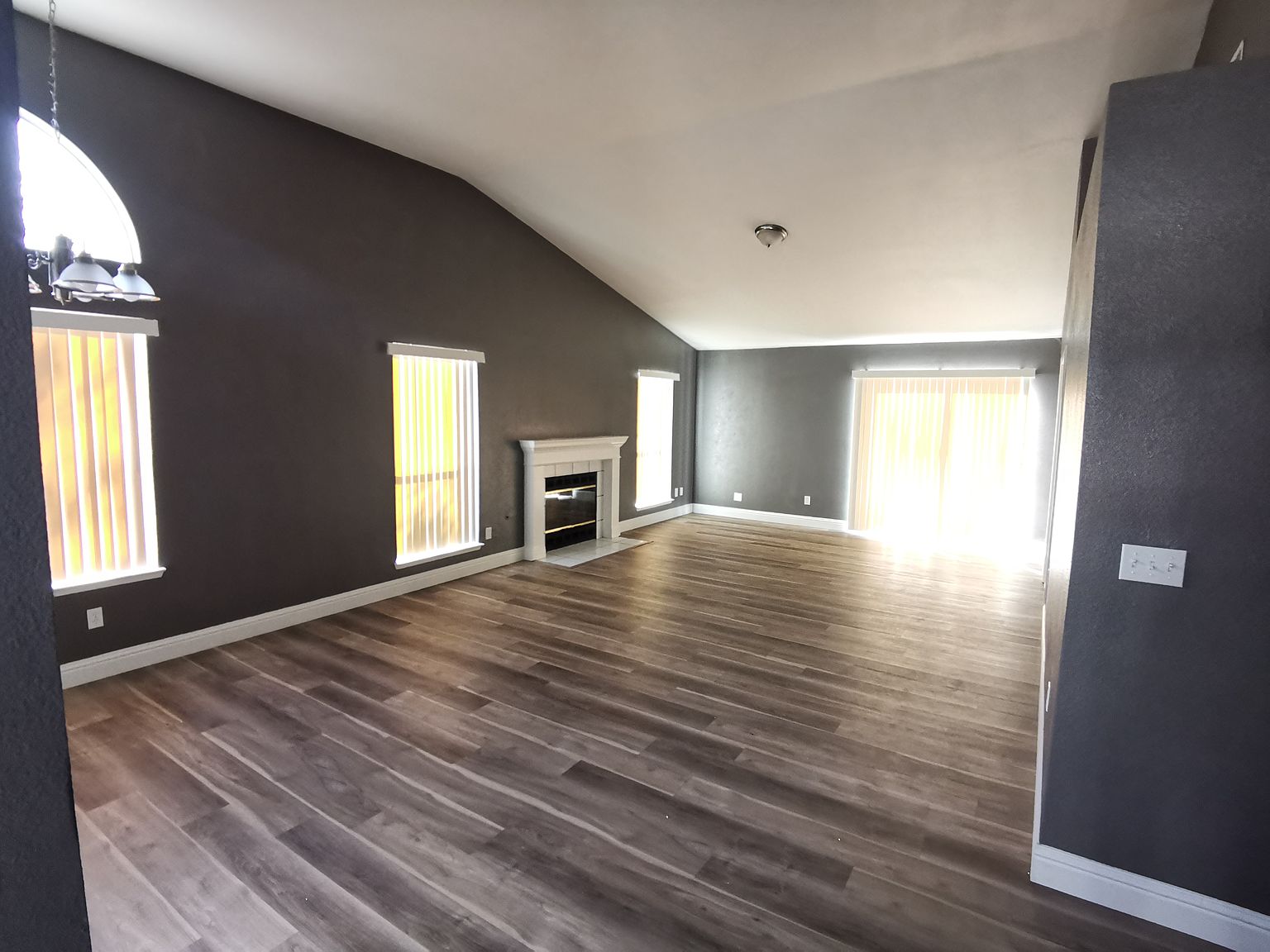 881 W Mount Diablo Ave photo 4