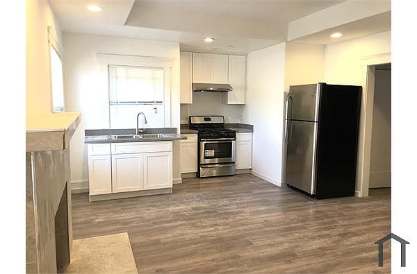 1097 D St photo 2