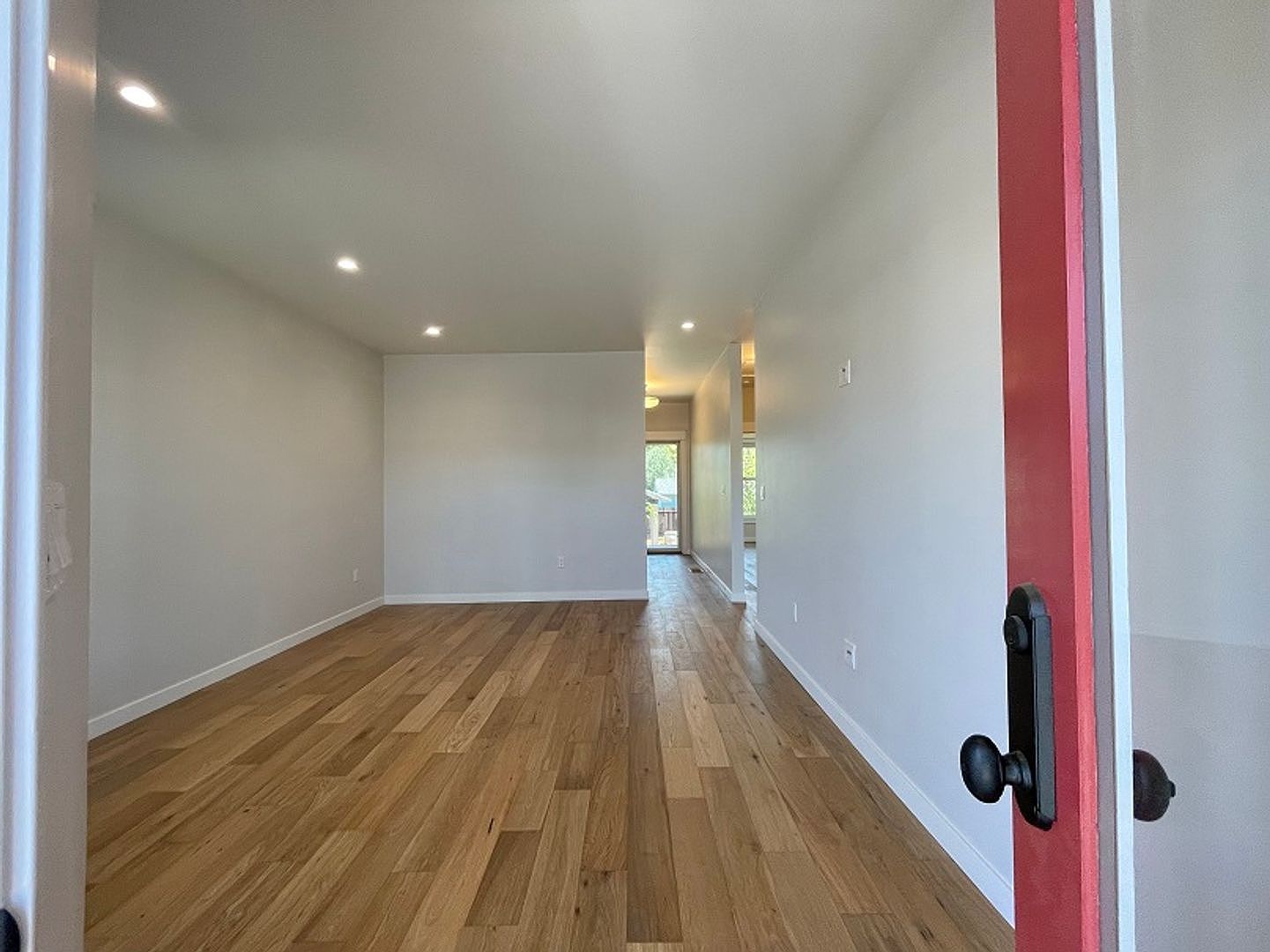 1027 Lincoln Ave photo 5