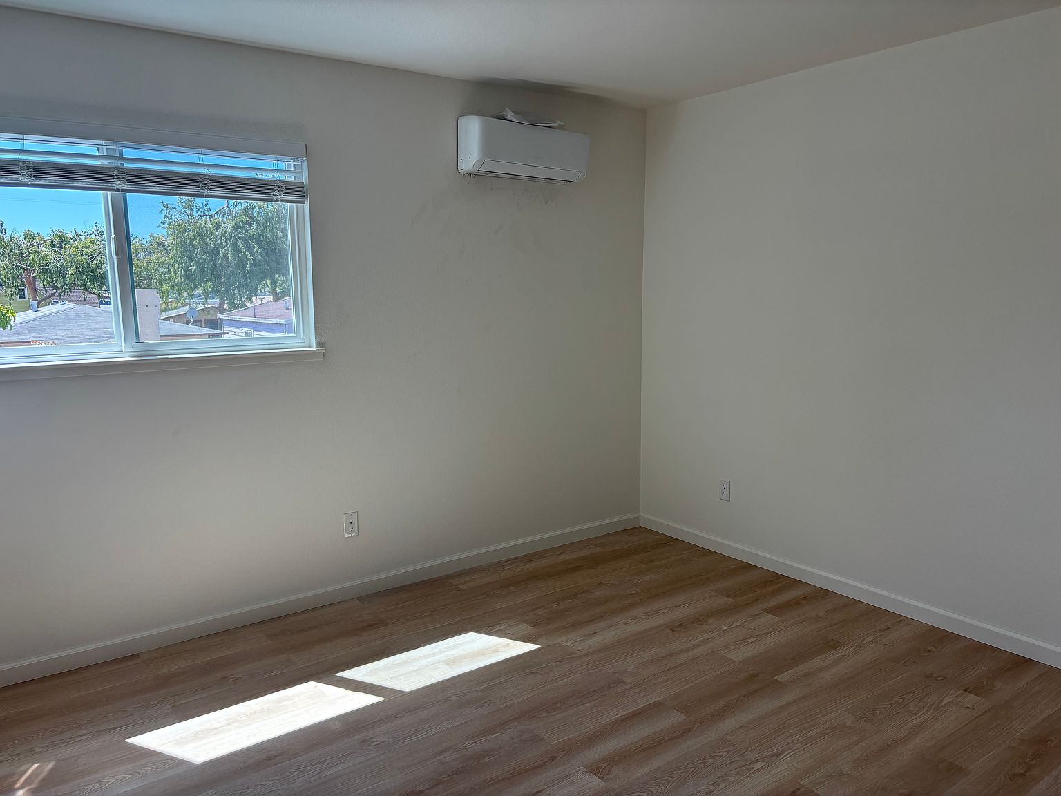 2BR/1BA Apartment on 84th Ave · Oakland photo 3