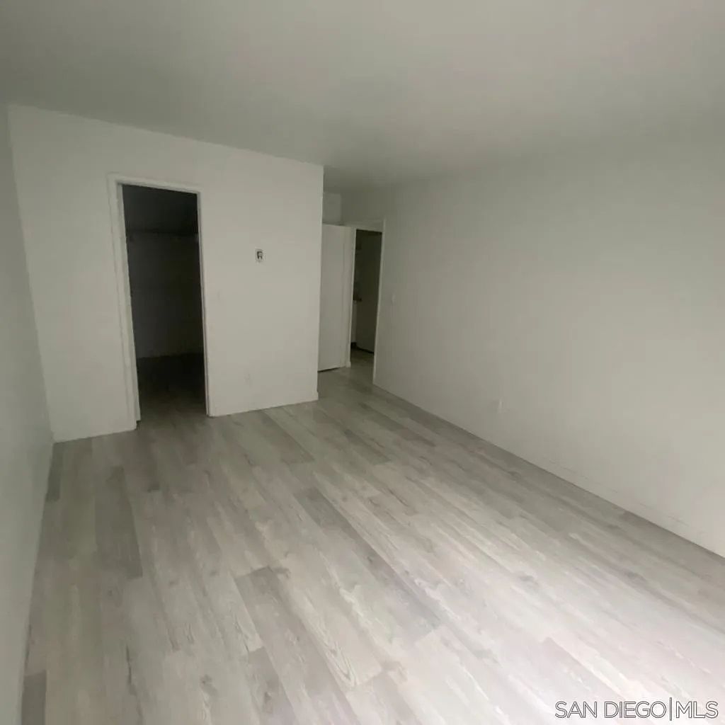 702 R Ave photo 3