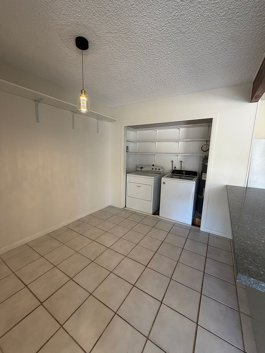8209 Jema Way photo 3