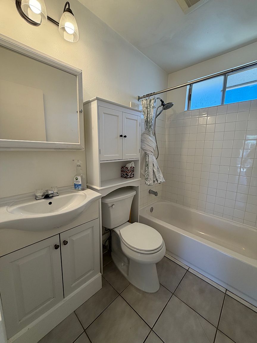 8209 Jema Way photo 2