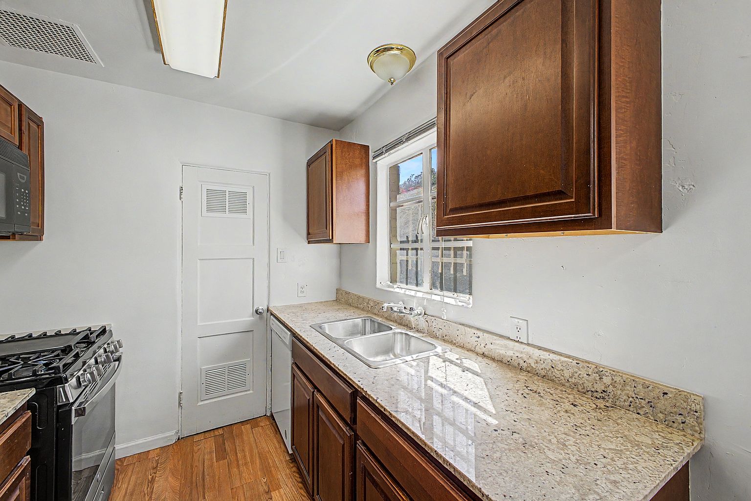 602 E San Juan Ave #3 photo 4