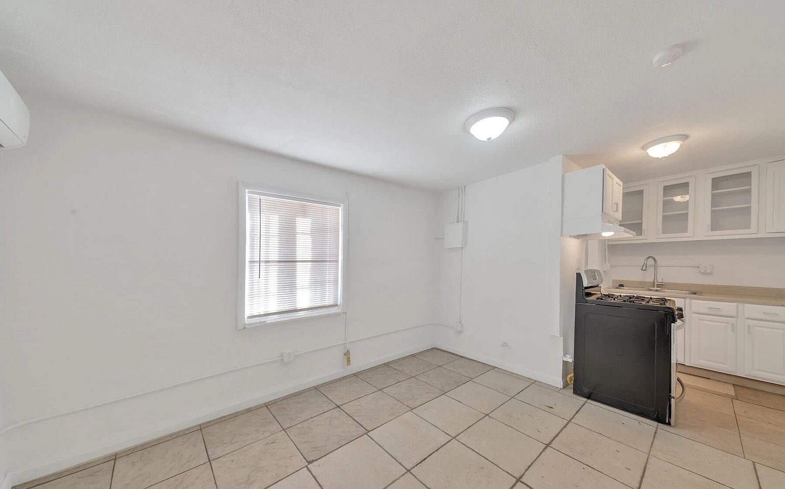 909 S 35th Ave photo 4