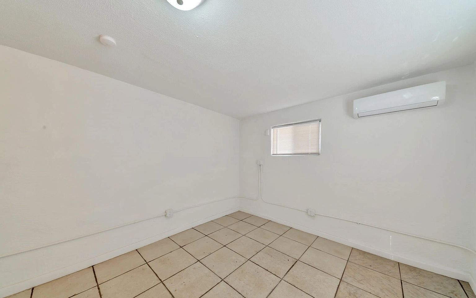 909 S 35th Ave photo 5